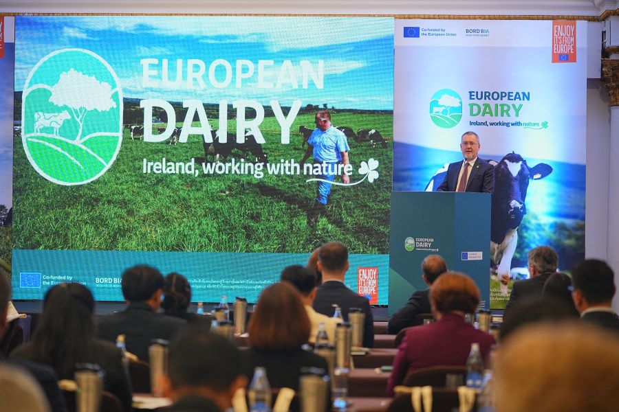 Bord Bia CEO Jim O'Toole addresses a congregation in a large room, speaking on the subject of Bord Bia's activities promoting dairy in Thailand and Vietnam.