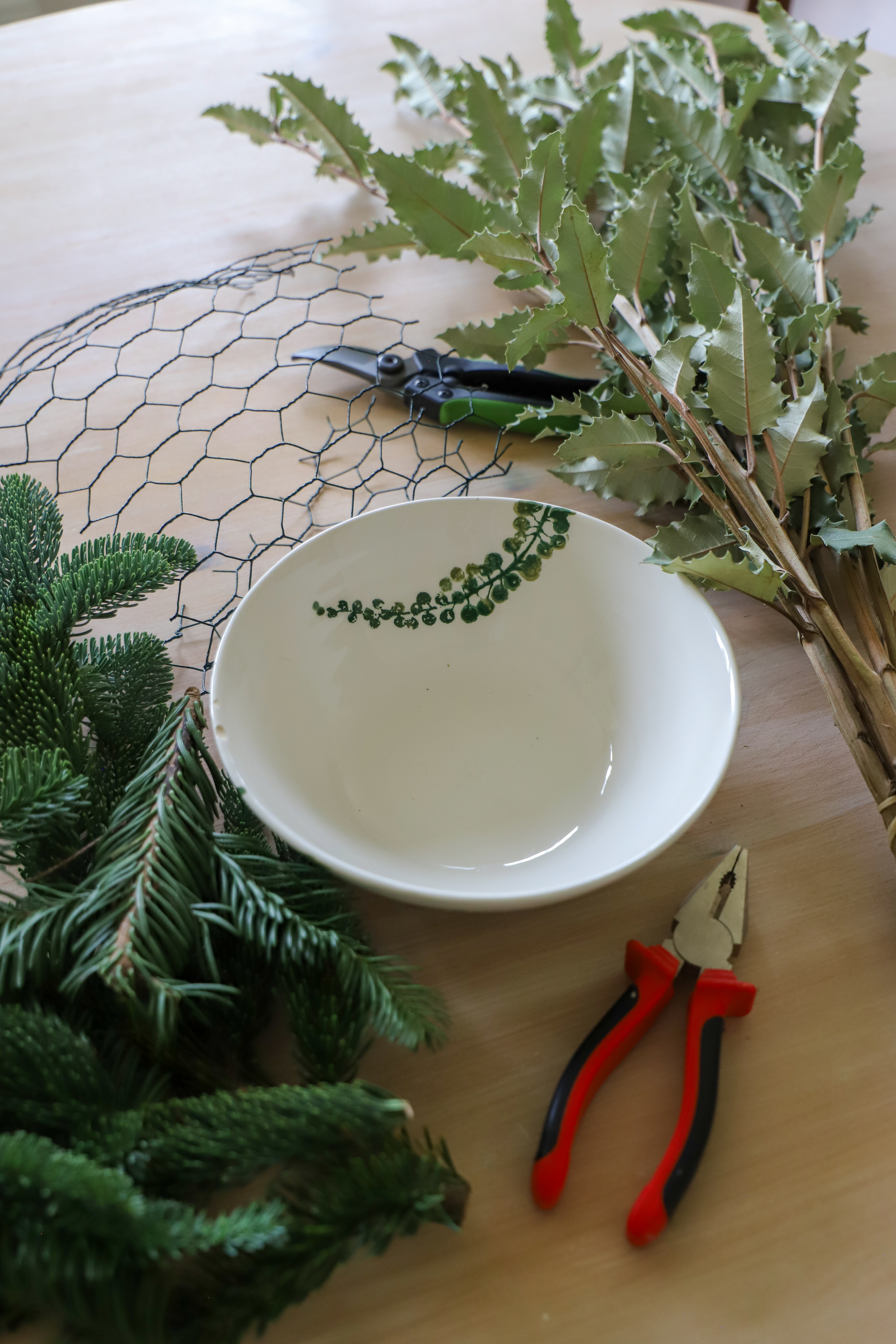 bowl, wire, foliage and cutters