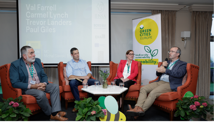 Four people sitting down and having a conversation at the Green Cities Europe seminar