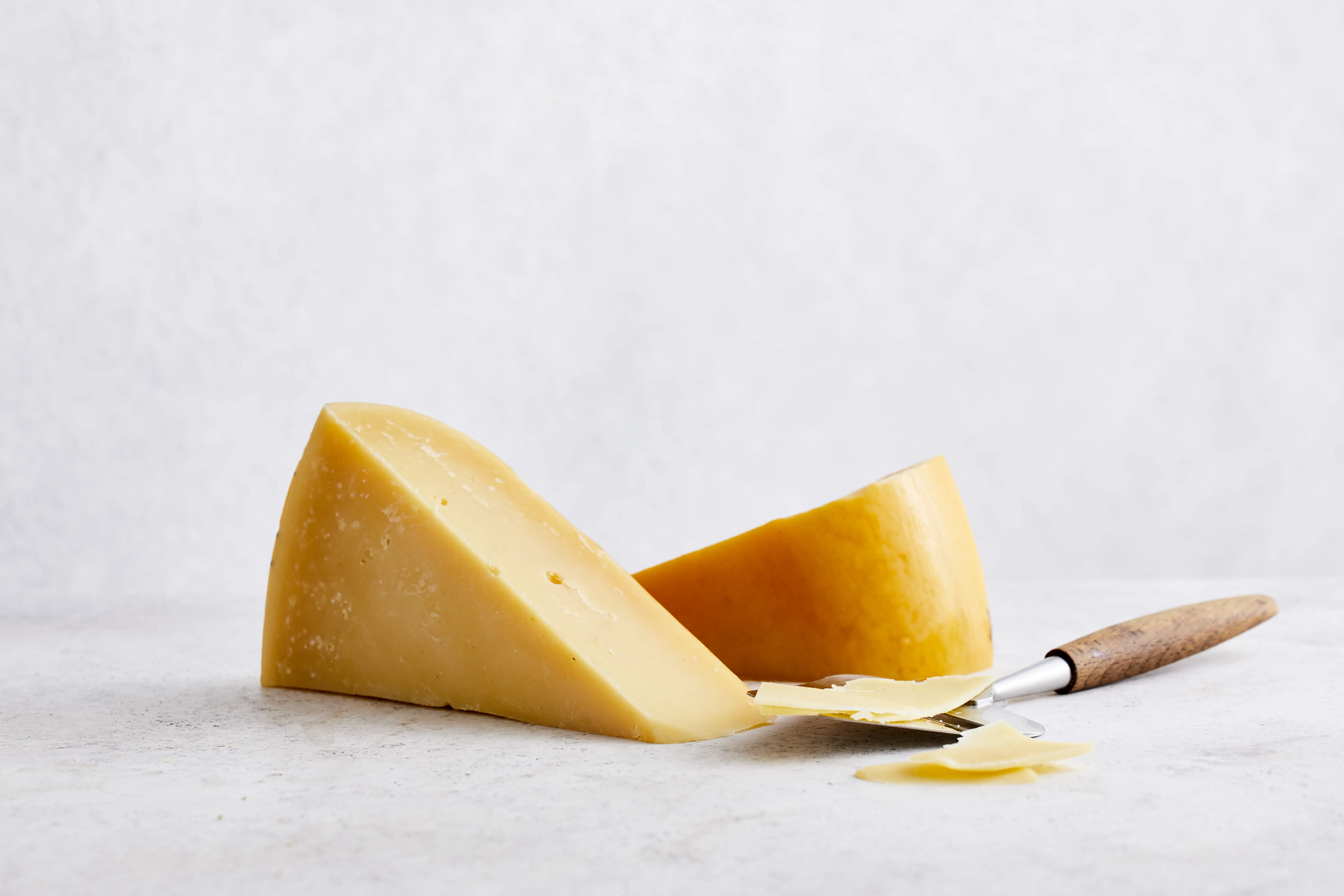 Gouda-style_cheese-min.jpg